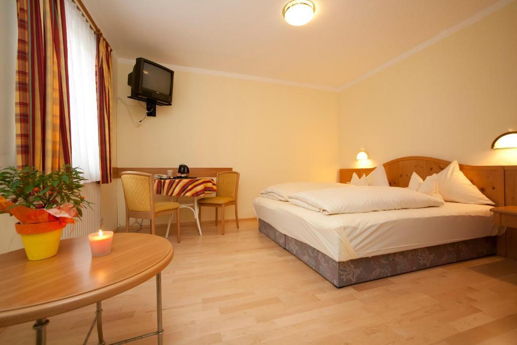 Hotel Gretl Krumpendorf Esterno foto