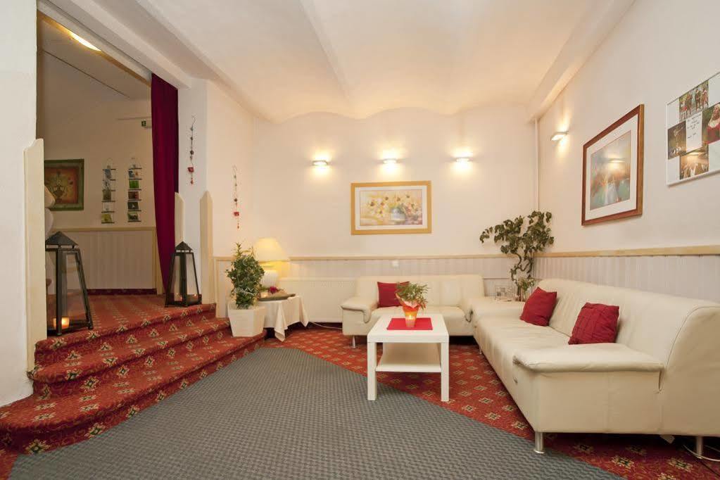 Hotel Gretl Krumpendorf Esterno foto